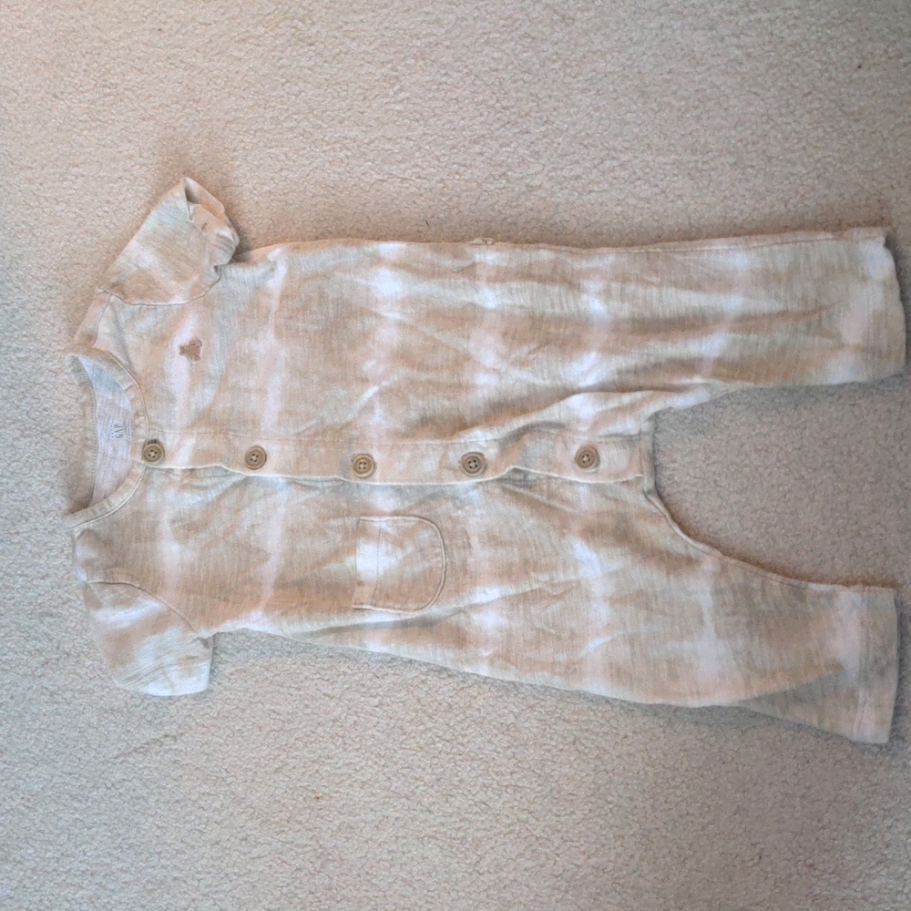 ⭐4/$15⭐ 6-9m BabyGap jumpsuit